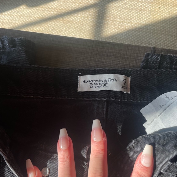 Black Abercrombie & Fitch : The 90’s Straight Ultra High Rise (27/4R) - Picture 2 of 4